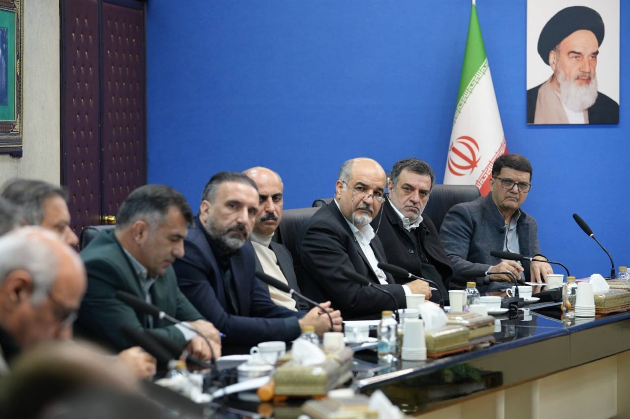 نشست اعضای اتاق اصناف کشور و امنای بازار تهران با وزیر صمت