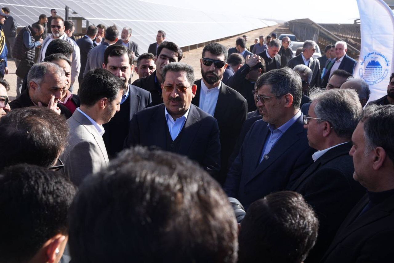 وزیر صمت بزرگ‌ترین نیروگاه خورشیدی استان یزد را افتتاح کرد