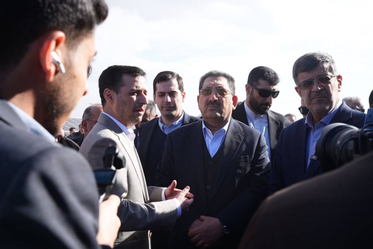 وزیر صمت بزرگ‌ترین نیروگاه خورشیدی استان یزد را افتتاح کرد