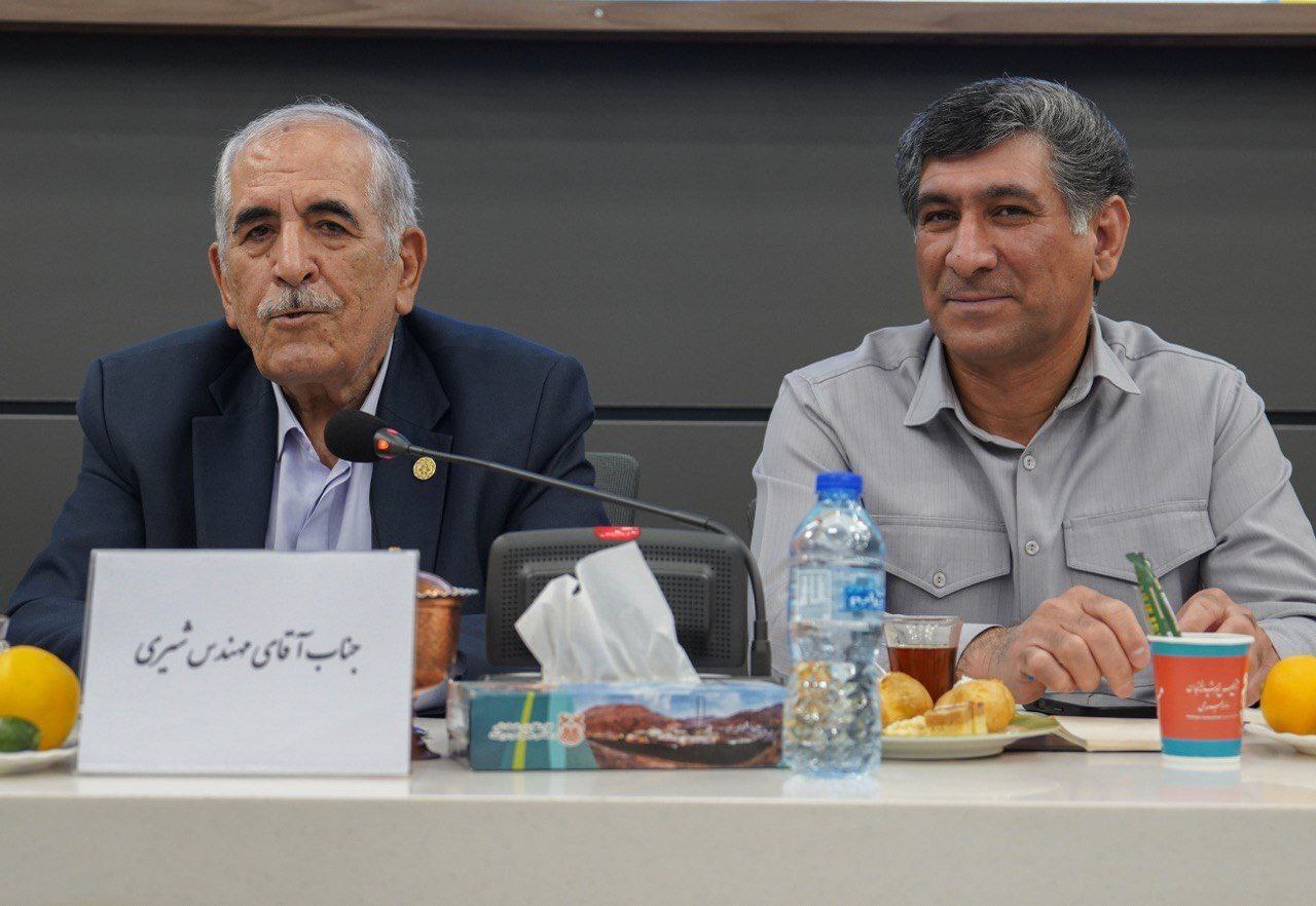 شرکت ملی مس و مجتمع مس سرچشمه، گُل سرسبد صنایع کشور هستند