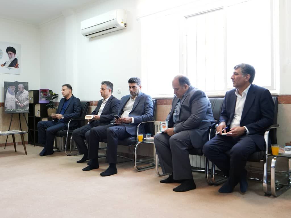 دیدار مدیرعامل شرکت ملی مس با نماینده ولی فقیه در استان و امام جمعه کرمان پس از اقامه نماز جمعه