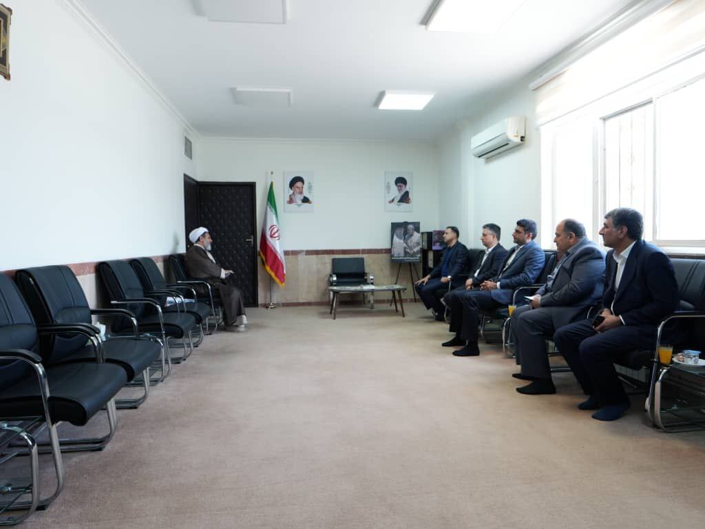 دیدار مدیرعامل شرکت ملی مس با نماینده ولی فقیه در استان و امام جمعه کرمان پس از اقامه نماز جمعه
