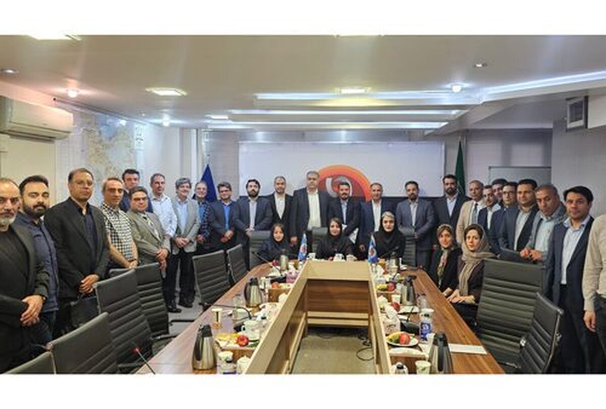 تسهیل صادرات فولاد در اولویت دولت قرار گیرد