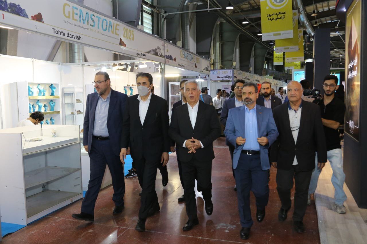 آقاجانلو: نمایشگاه گوهرسنگها؛ فرصتی برای معرفی ظرفیتها و افزایش سهم ایران در تجارت جهانی آقاجانلو: نمایشگاه گوهرسنگها؛ فرصتی برای معرفی ظرفیتها و افزایش سهم ایران در تجارت جهانی