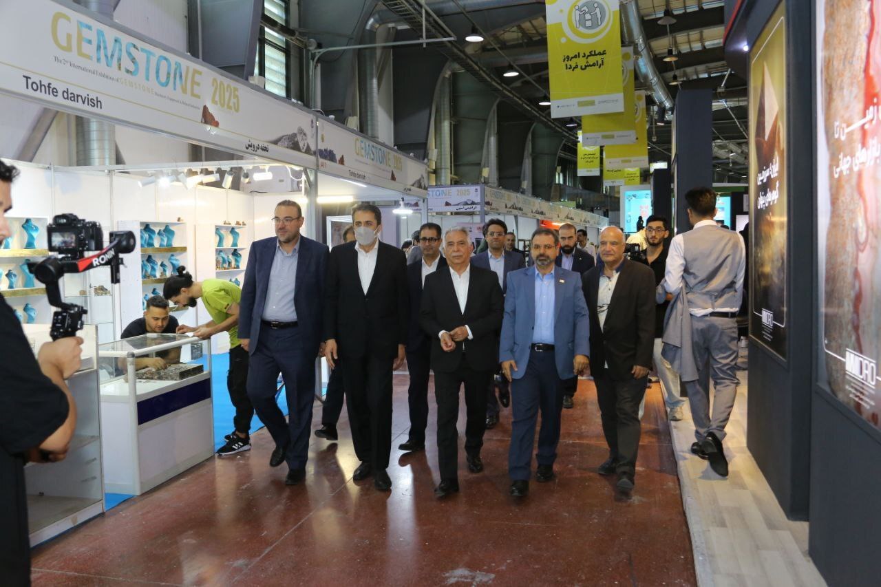 آقاجانلو: نمایشگاه گوهرسنگها؛ فرصتی برای معرفی ظرفیتها و افزایش سهم ایران در تجارت جهانی آقاجانلو: نمایشگاه گوهرسنگها؛ فرصتی برای معرفی ظرفیتها و افزایش سهم ایران در تجارت جهانی