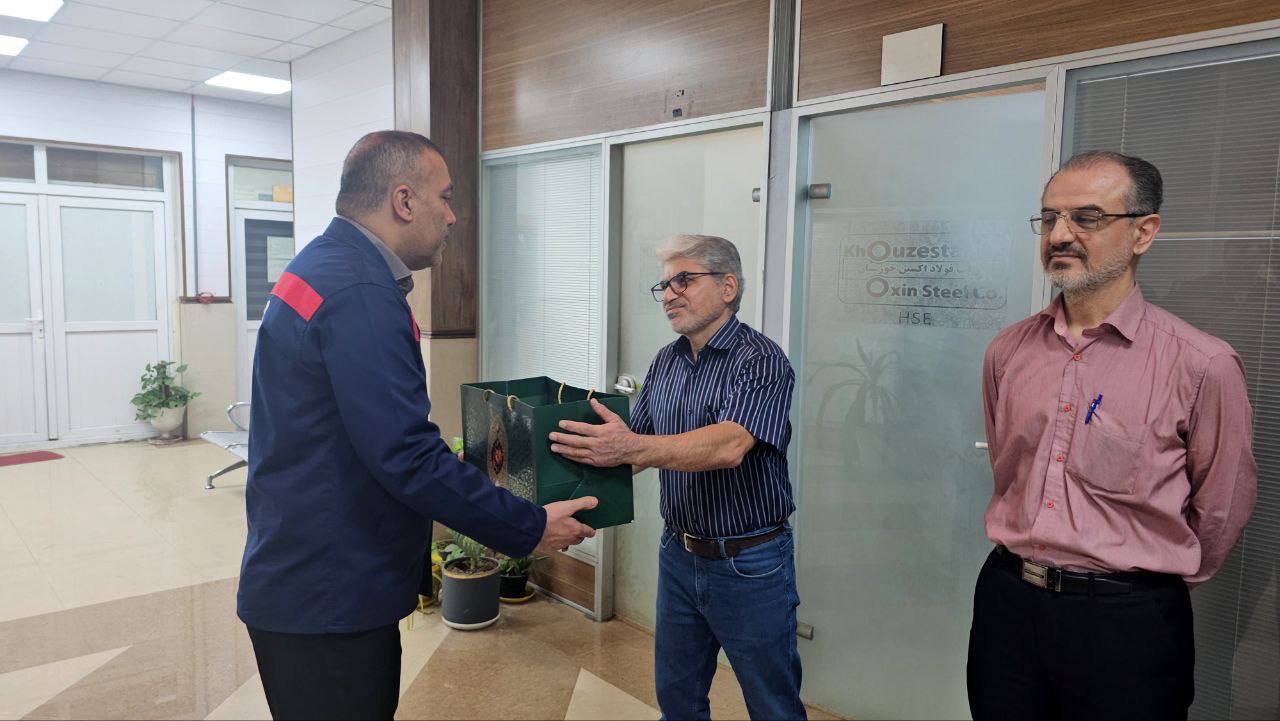 بازدید قائممقام فولاد اکسین خوزستان از مرکز اورژانس به مناسبت روز پزشک بازدید قائممقام فولاد اکسین خوزستان از مرکز اورژانس به مناسبت روز پزشک