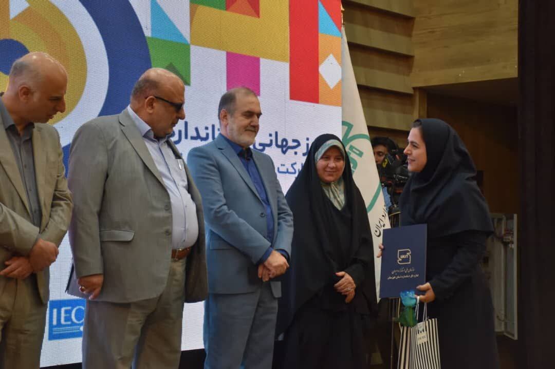 رییس برنامهریزی و اجرای ممیزی شرکت فولاد خوزستان مورد تقدیر قرار گرفت رییس برنامهریزی و اجرای ممیزی شرکت فولاد خوزستان مورد تقدیر قرار گرفت