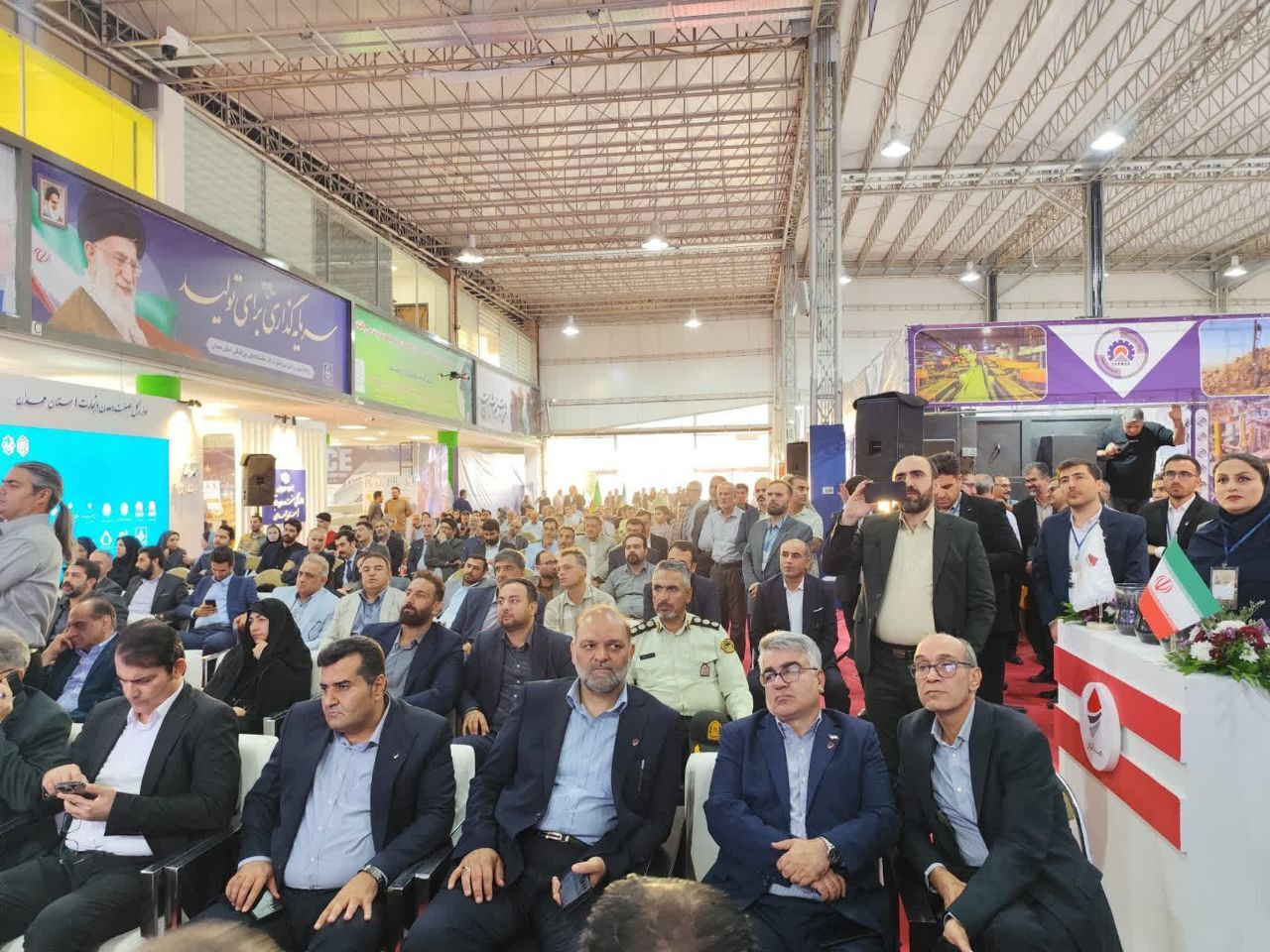 حضور مدیرعامل صبانور در افتتاحیه نخستین نمایشگاه معدن غرب کشور در همدان حضور مدیرعامل صبانور در افتتاحیه نخستین نمایشگاه معدن غرب کشور در همدان