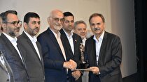 استاد دانشگاه شیراز، مدرس برگزیده صنعت فولاد کشور شد