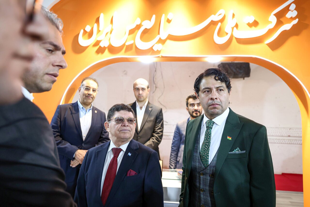 بازدید سفرای ۱۲ کشور از غرفه شرکت ملی صنایع مس ایران در نمایشگاه ایران کانمین ۲۰۲۵ بازدید سفرای ۱۲ کشور از غرفه شرکت ملی صنایع مس ایران در نمایشگاه ایران کانمین ۲۰۲۵