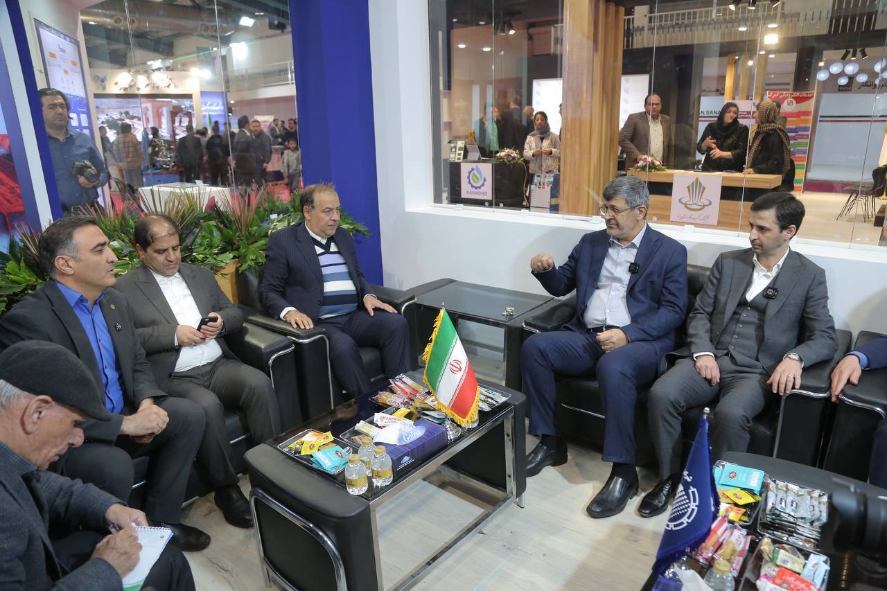 حضور استاندار یزد در غرفه چادرملو در دوازدهمین نمایشگاه فنبازار یزد حضور استاندار یزد در غرفه چادرملو در دوازدهمین نمایشگاه فنبازار یزد