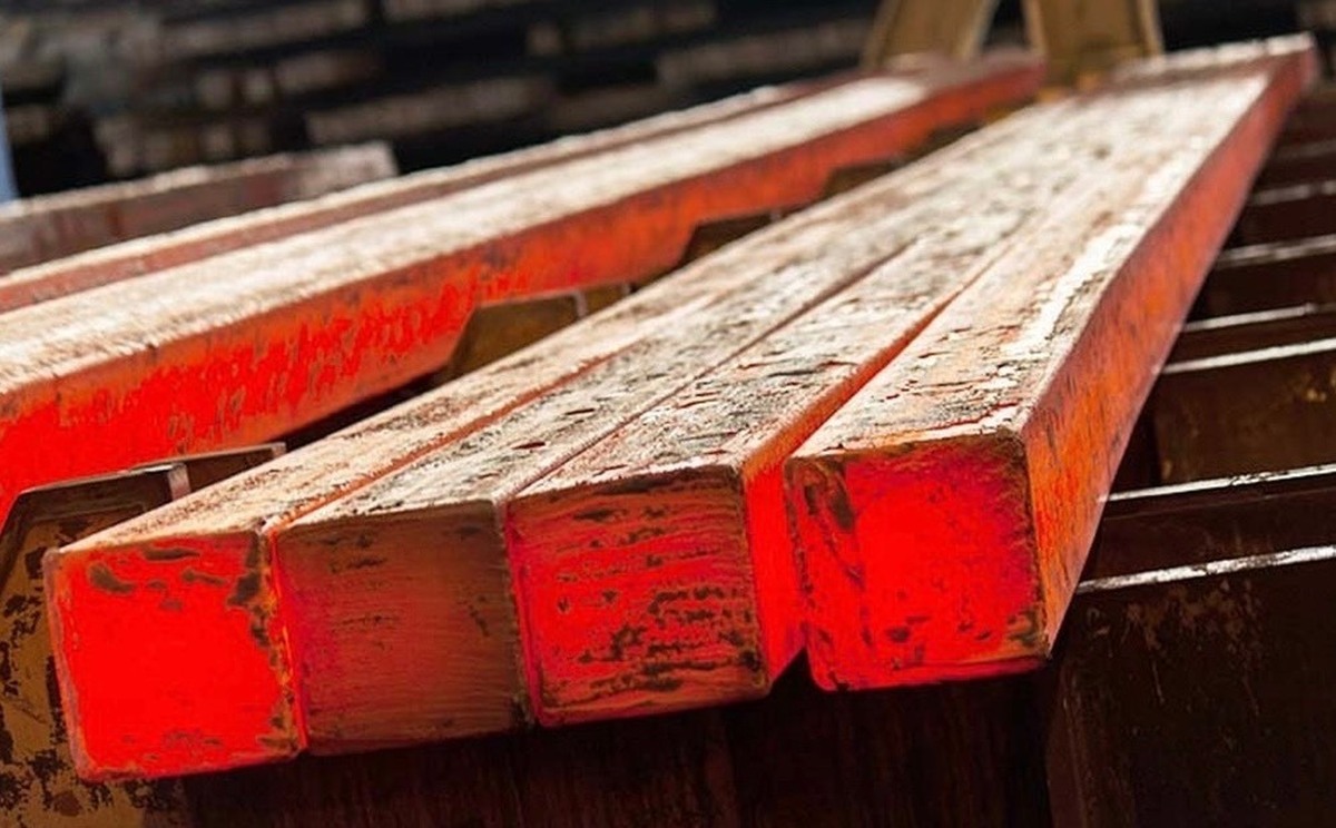 نوسان در عرضه محصولات فولادی؛ میلگرد و نبشی در مسیر صعود