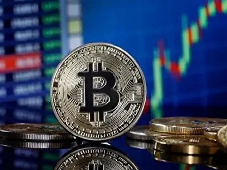 بیت‌کوین به ۶۲ هزار دلار عقب‌نشینی کرد