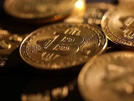 افت قیمت ۵۰ درصدی بیت‌کوین