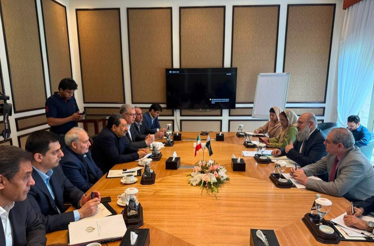 وزیر صمت خواستار پیگیری کانتینر‌های ایرانی در بندر کراچی شد/ تجارت ۱۰ میلیارد دلاری ایران و پاکستان