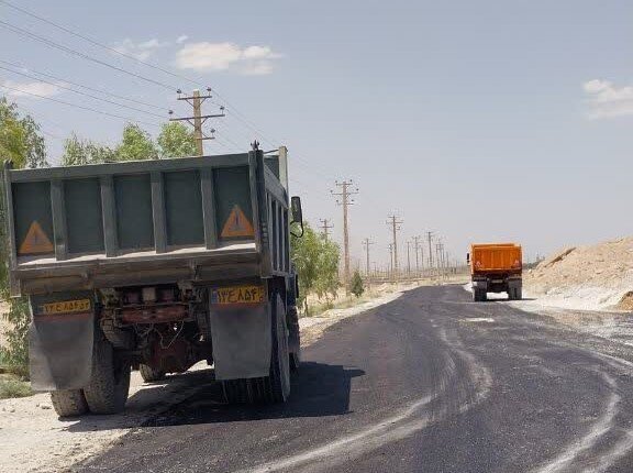 آغاز عملیات آسفالت مسیر دسترسی معدن سنگ آهک دهسرخ آغاز عملیات آسفالت مسیر دسترسی معدن سنگ آهک دهسرخ