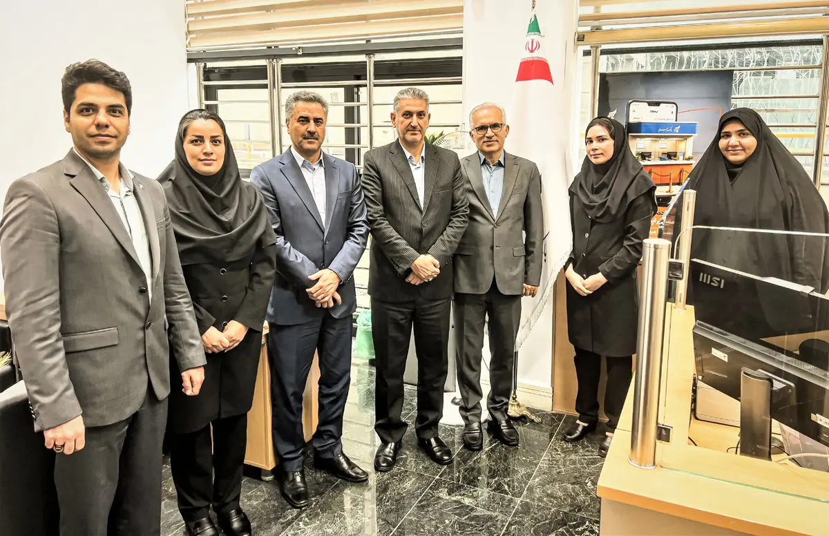 بازدید سرپرست مدیریت عامل بانک سرمایه از شعبه صندوق ذخیره فرهنگیان