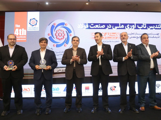 تندیس تابآوری ملی به مدیرعامل گروه فولاد مبارکه اهدا شد تندیس تابآوری ملی به مدیرعامل گروه فولاد مبارکه اهدا شد